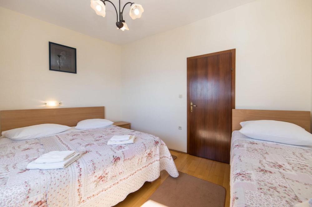Apartments Dominko Брист Екстер'єр фото